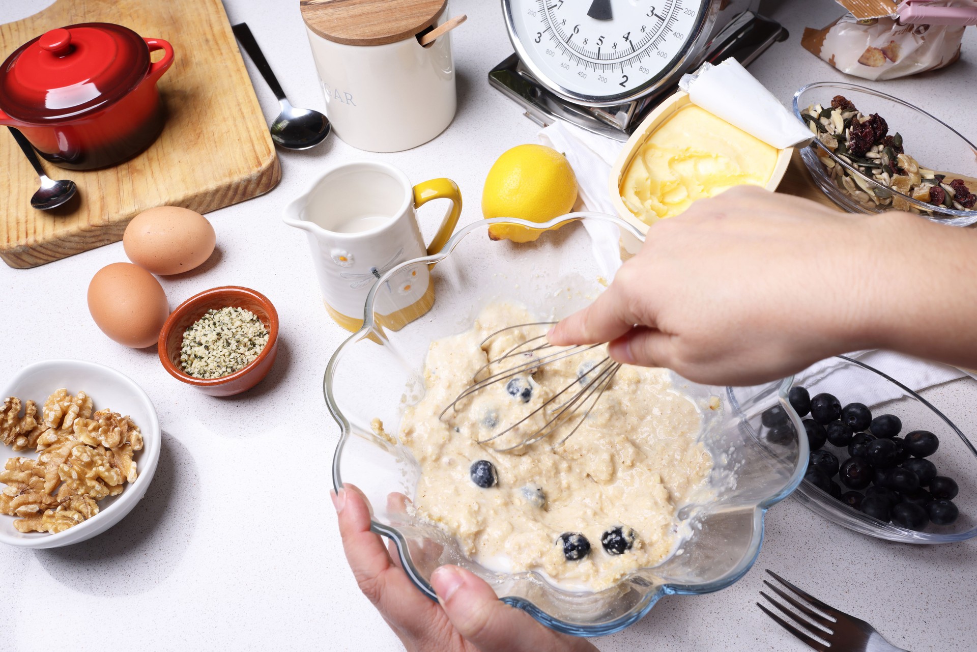 Preparing a cake